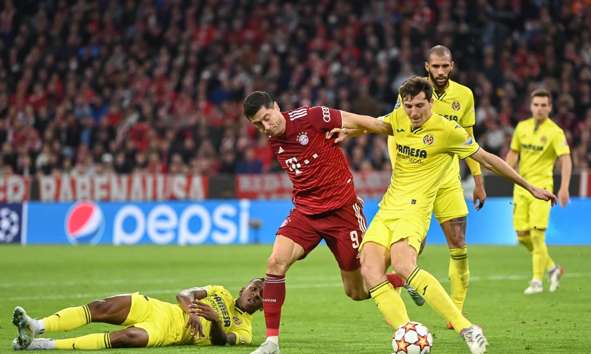 Pau Torres and Robert Lewandowski