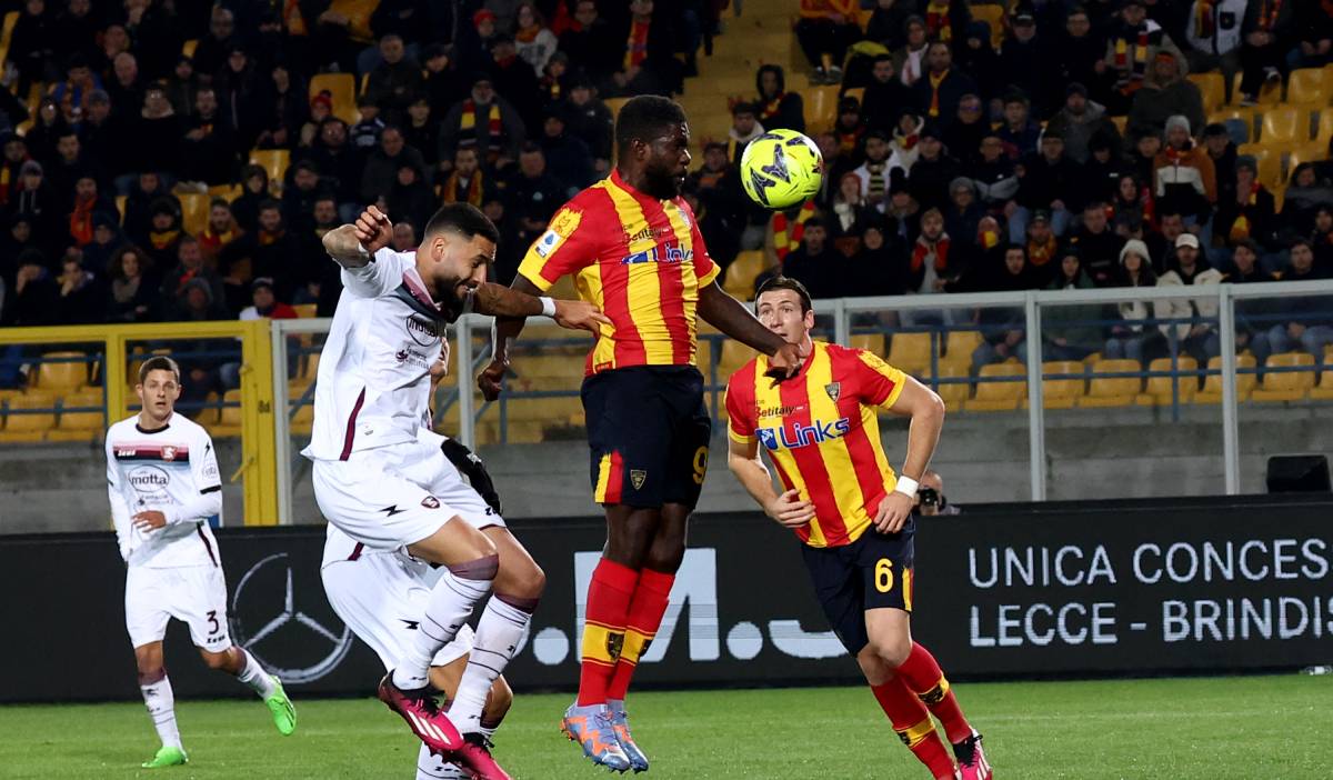 Umtiti in a match with Lecce