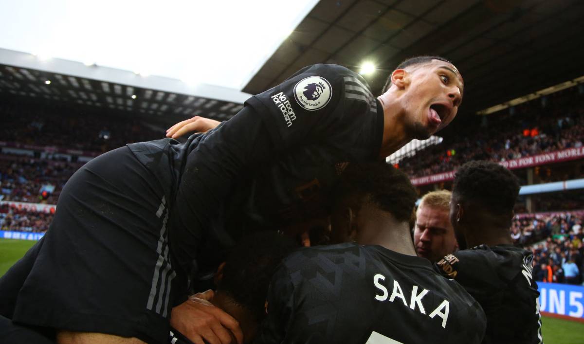 Arsenal players celebrate after scoring v Aston Villa