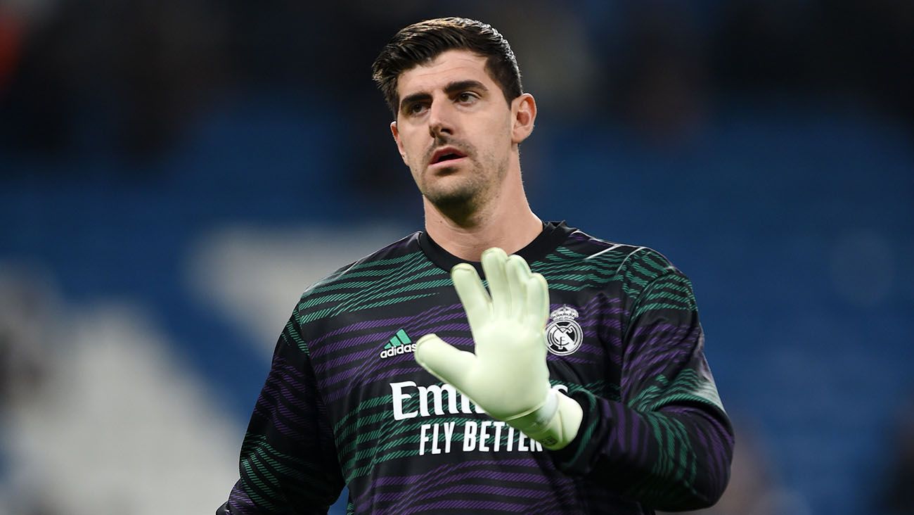 Thibaut Courtois in a warm-up with Real Madrid