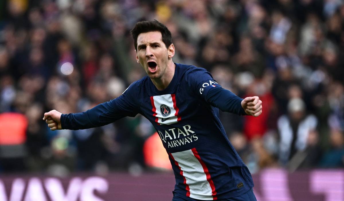 Messi festeja un gol ante el Lille