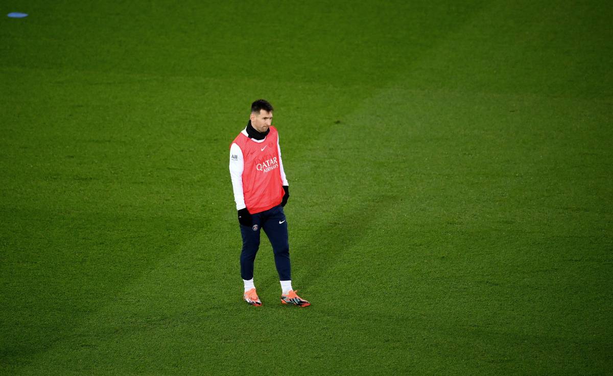 Messi trains with PSG