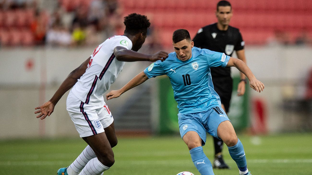 Oscar Gloukh in a match with the Israel Under-19