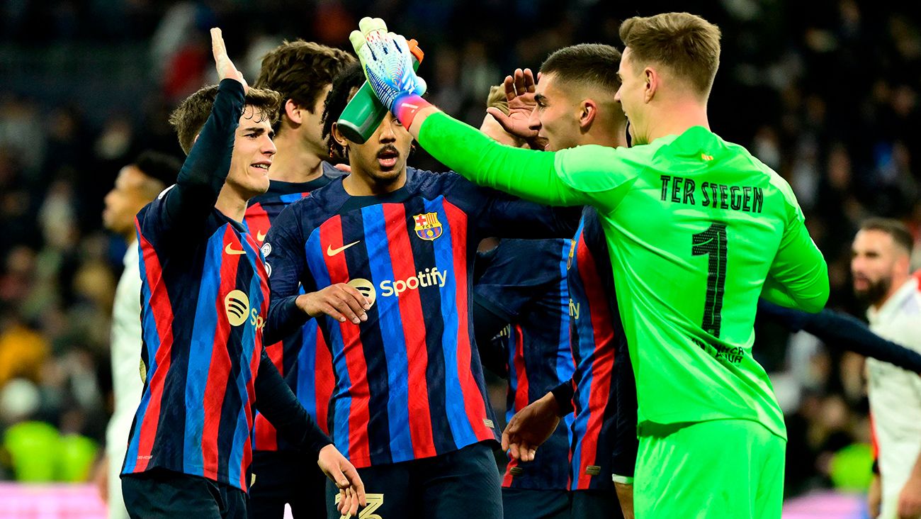 Gavi, Ter Stegen y Koundé celebran la victoria