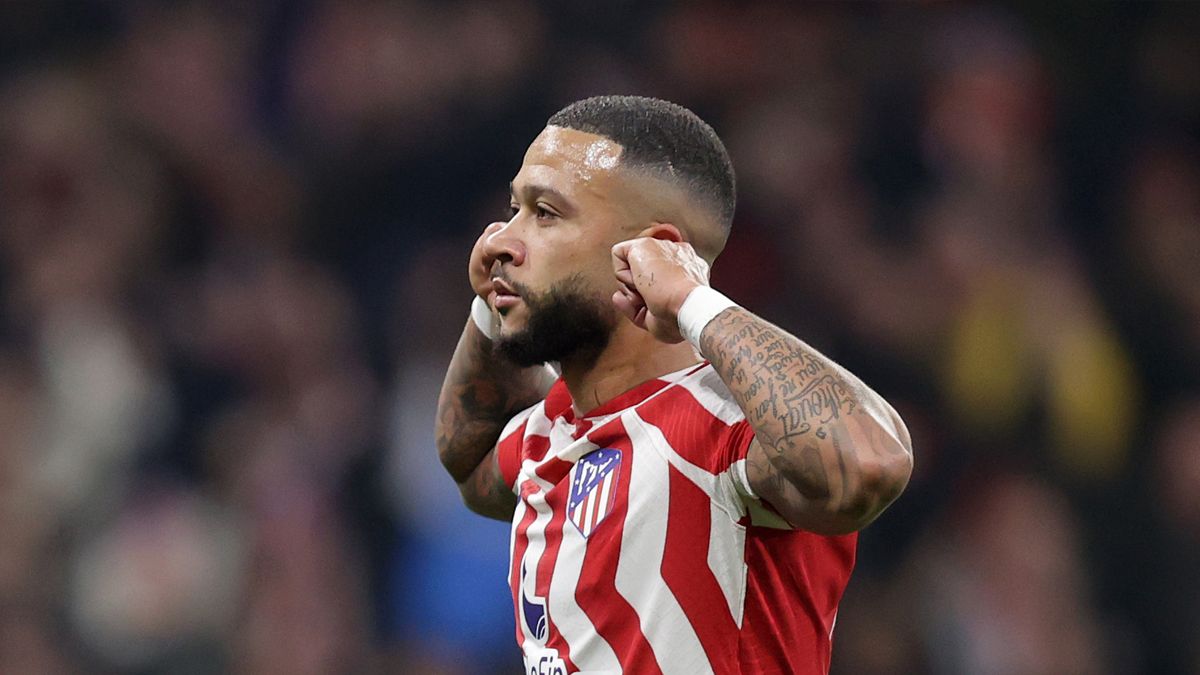 Memphis Depay celebra un gol con el Atlético de Madrid