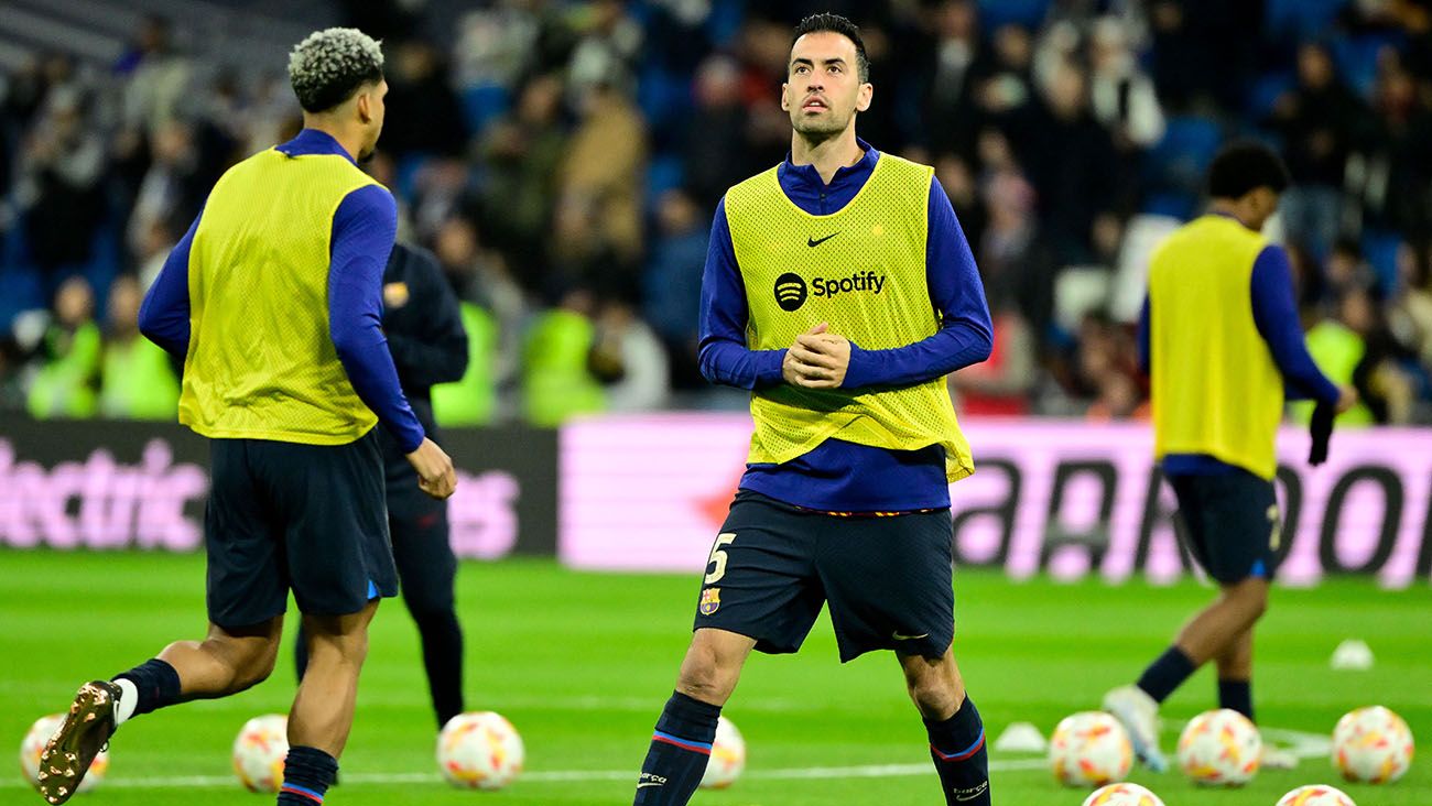 Sergio Busquets in a warm-up with FC Barcelona