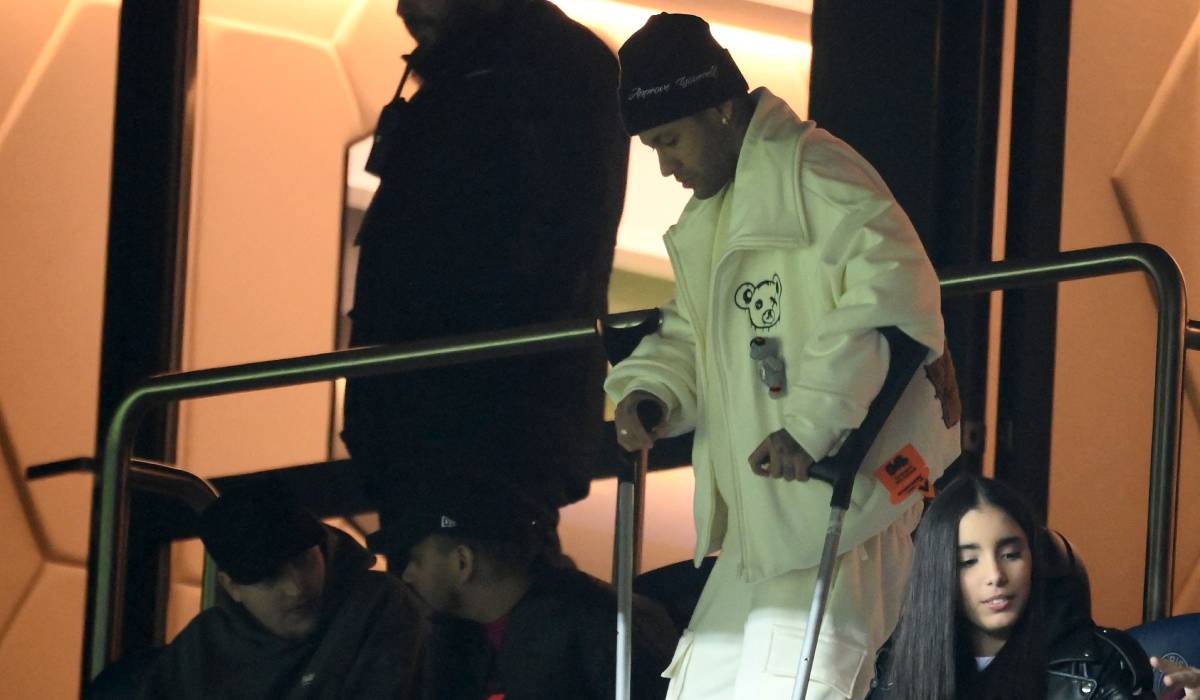 Neymar, lesionado, presencia el PSG-Nantes