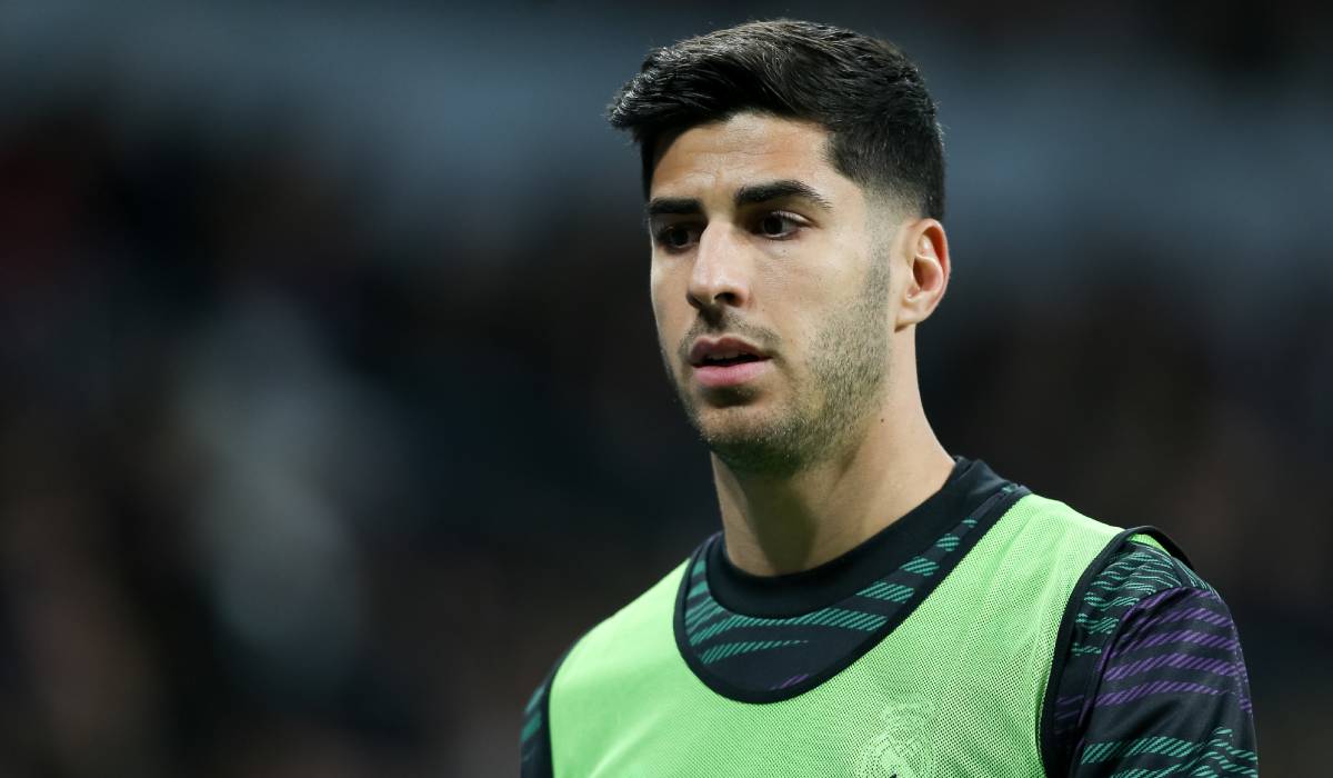 Asensio calienta con el Real Madrid