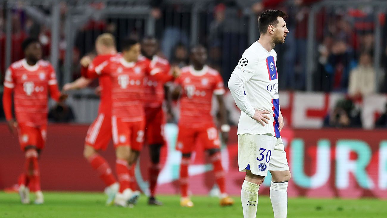 Leo Messi laments after Bayern Munich's second goal (2-0)