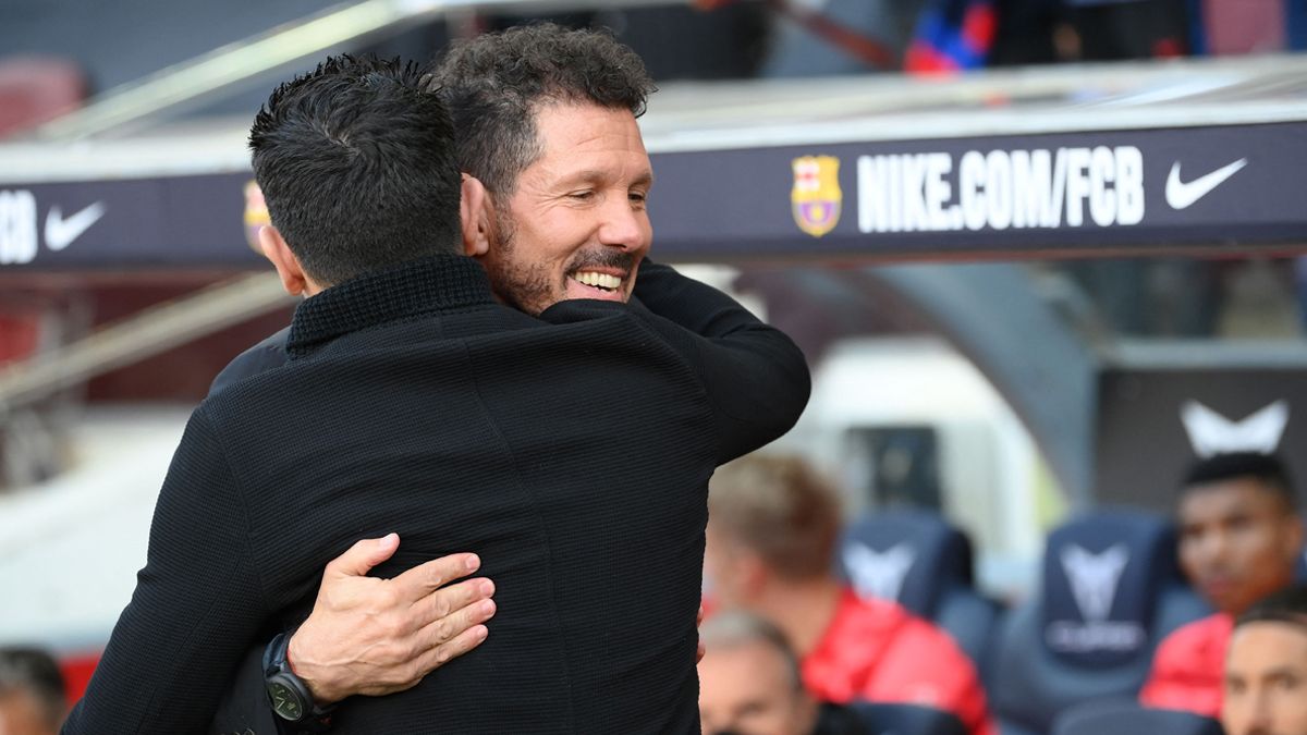 Xavi y Simeone antes de un partido en LaLiga