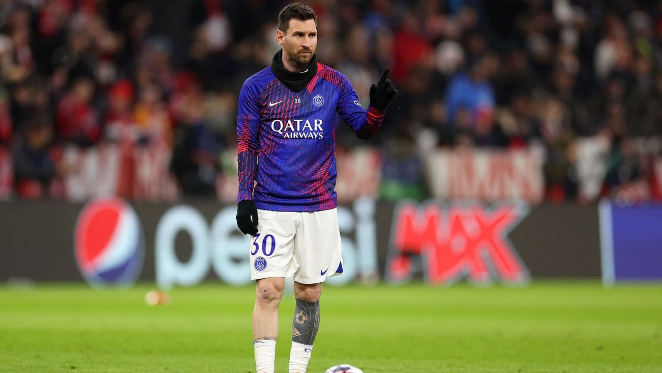 Leo Messi en un calentamiento con el Paris Saint-Germain