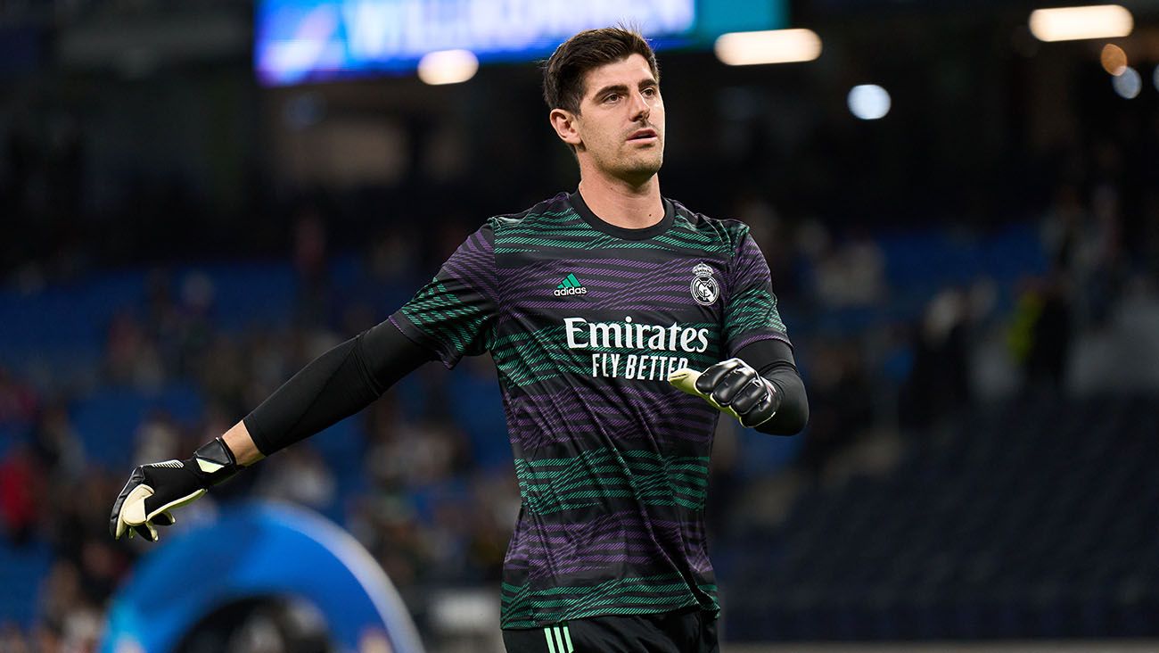 Thibaut Courtois in a warm-up with Real Madrid