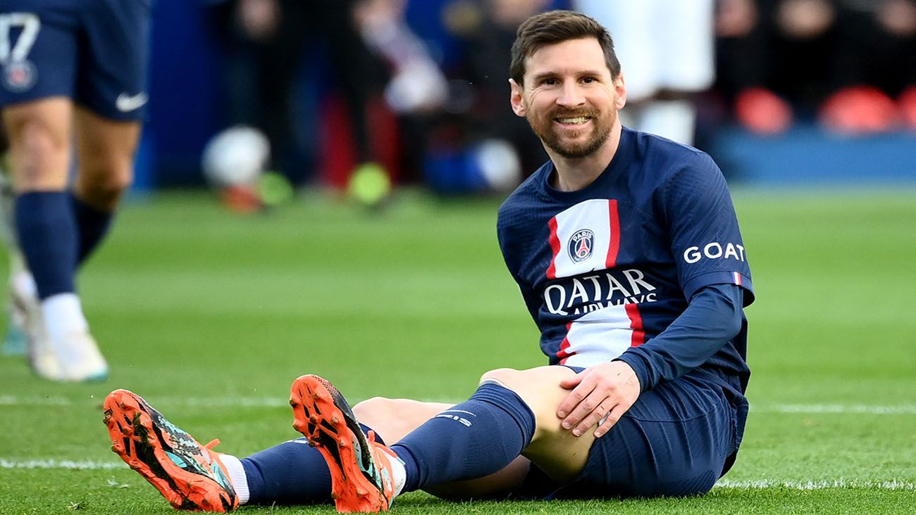 Leo Messi in a match with Paris Saint-Germain
