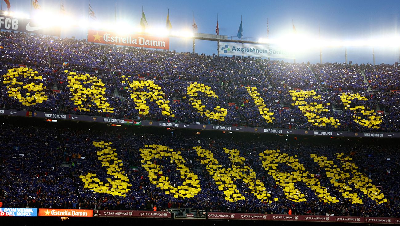 Homenaje del Camp Nou a Cruyff en 2016