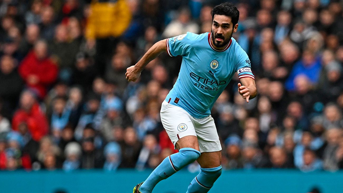 Ilkai Gundogan durante un partido con el City