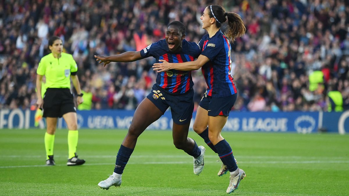 Asisat Oshoala y Aitana Bonmatí celebran un gol del Barça 