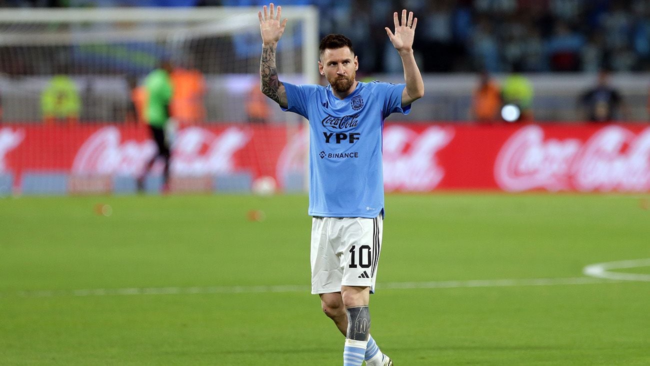 Leo Messi durante un calentamiento con Argentina