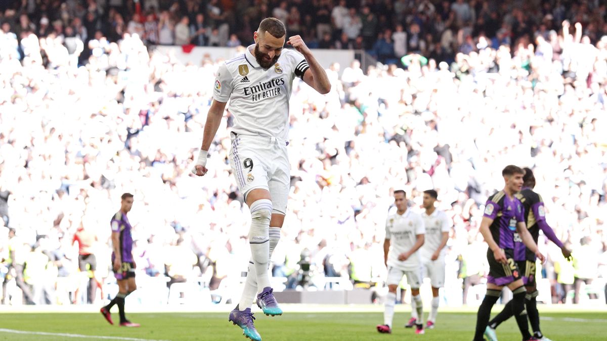Karim Benzema celebra un gol en el Santiago Bernabéu