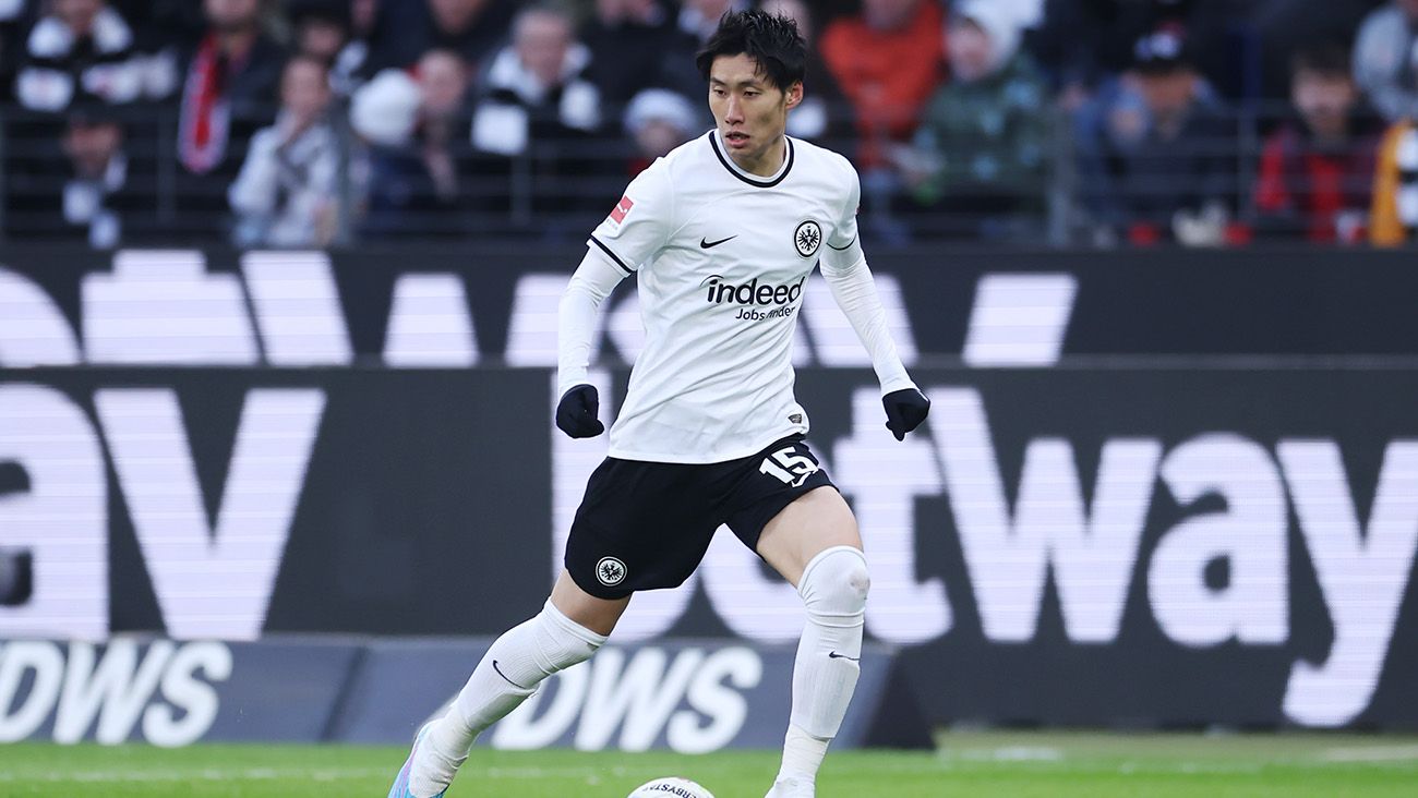 Daichi Kamada en un partido con el Eintracht Frankfurt
