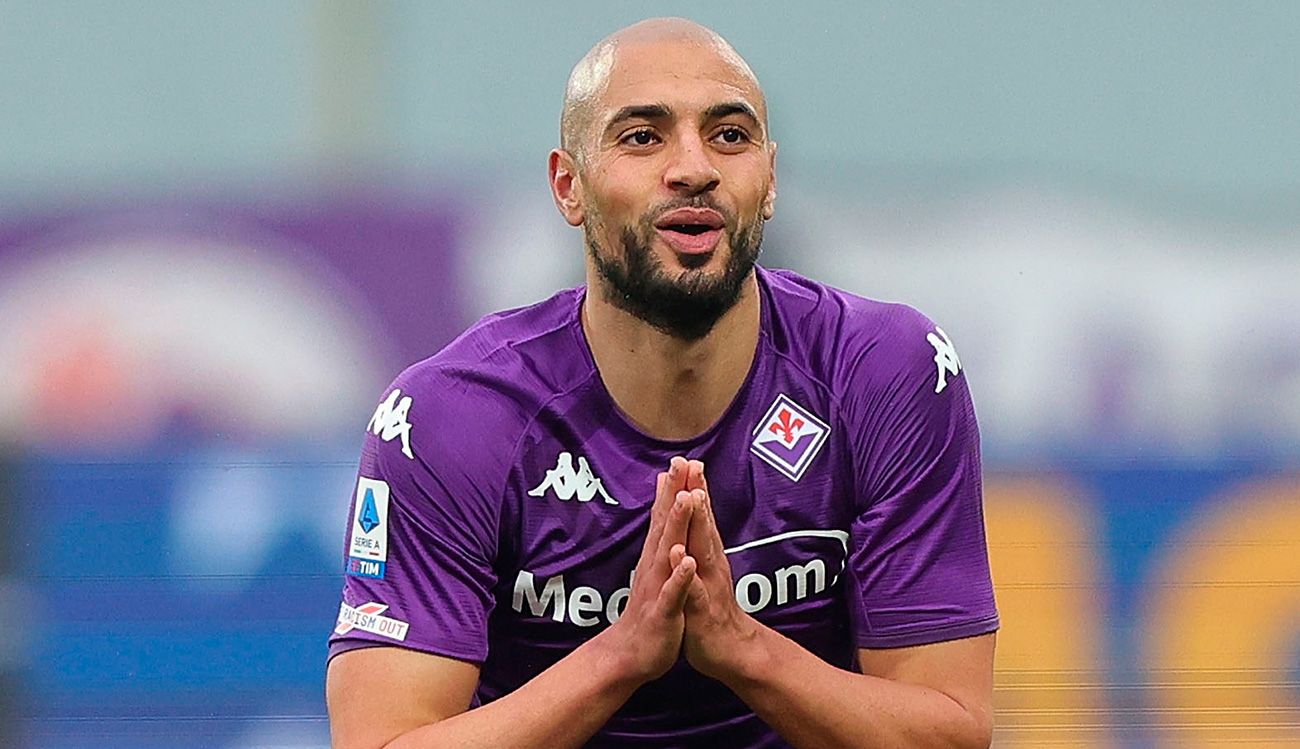 Sofyan Amrabat en un partido con la Fiorentina