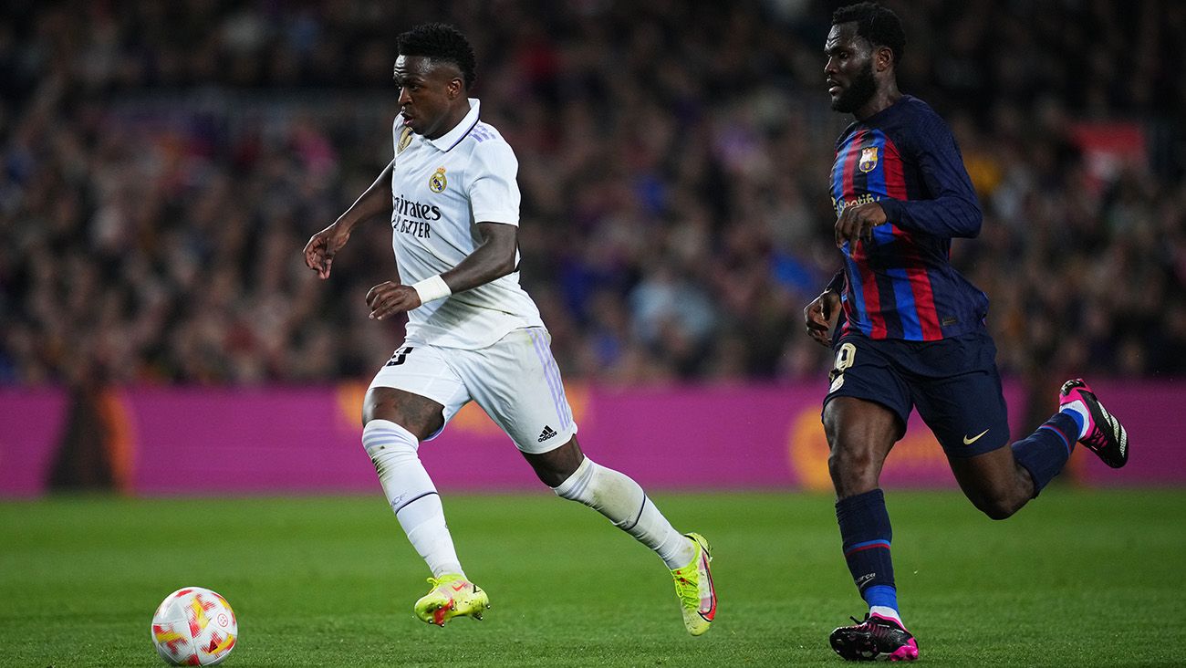 Franck Kessié pursues Vinicius Jr. during Barça-Madrid (0-4)