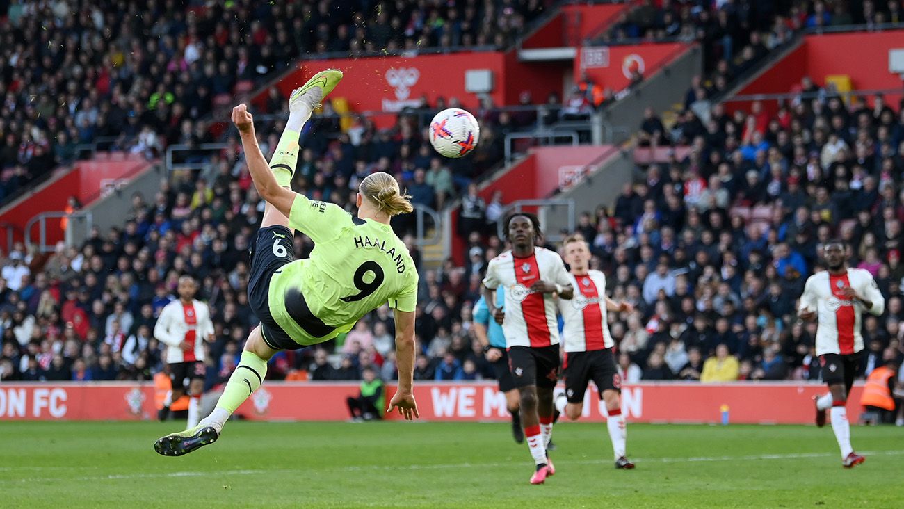 Erling Haaland convirtió de tijera su segundo gol al Southampton