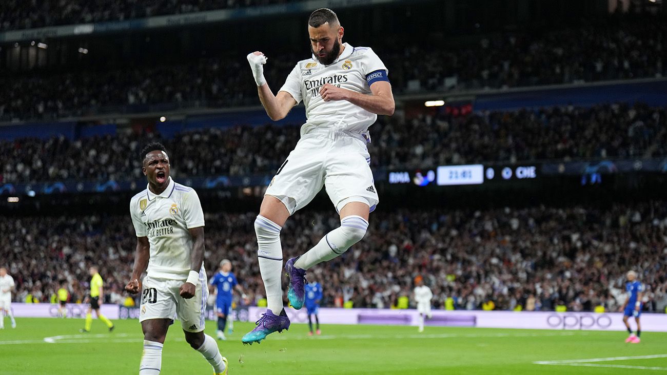 Vinicius Jr. and Karim Benzema celebrate the first Madrid-Chelsea goal