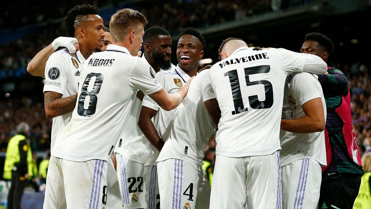 Real Madrid players celebrate the second goal against Chelsea (2-0)