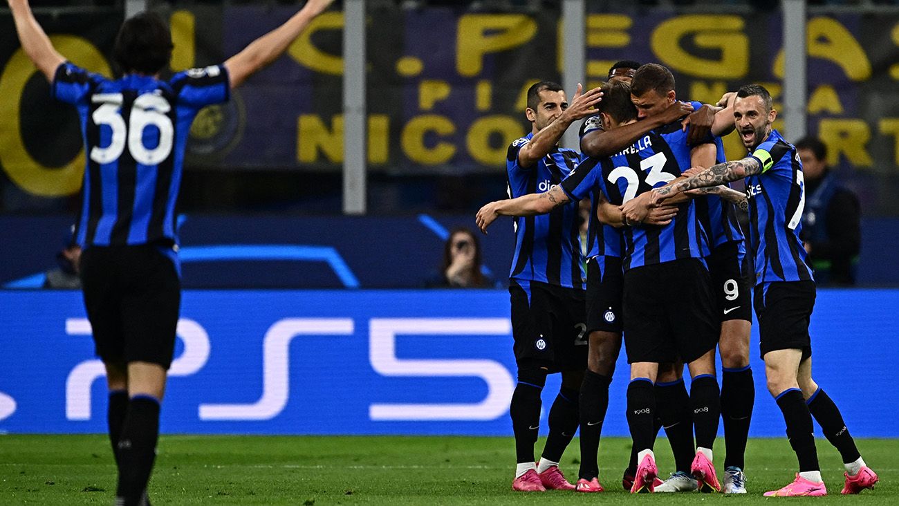 Inter Milan players celebrate one of their goals against Benfica