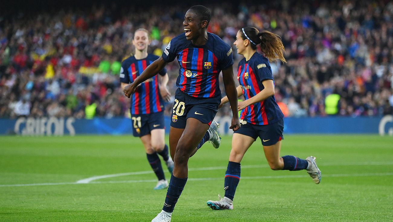 Asisat Oshoala celebrando un gol con el Barça