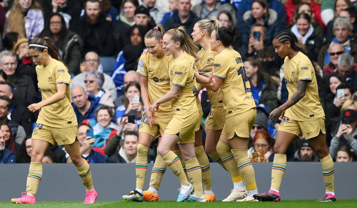 Barça Femení celebrate goal vs Chelsea