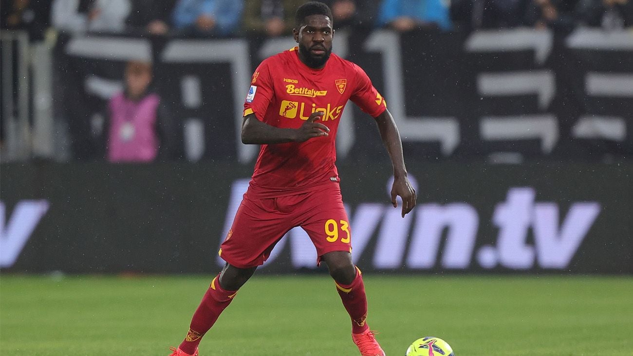 Samuel Umtiti in a match with Lecce