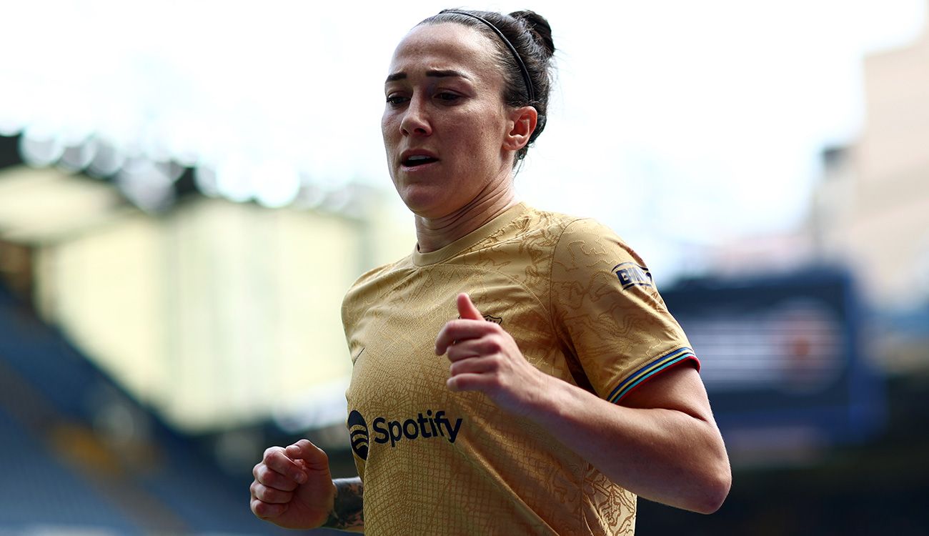 Lucy Bronze against Chelsea in the Champions League