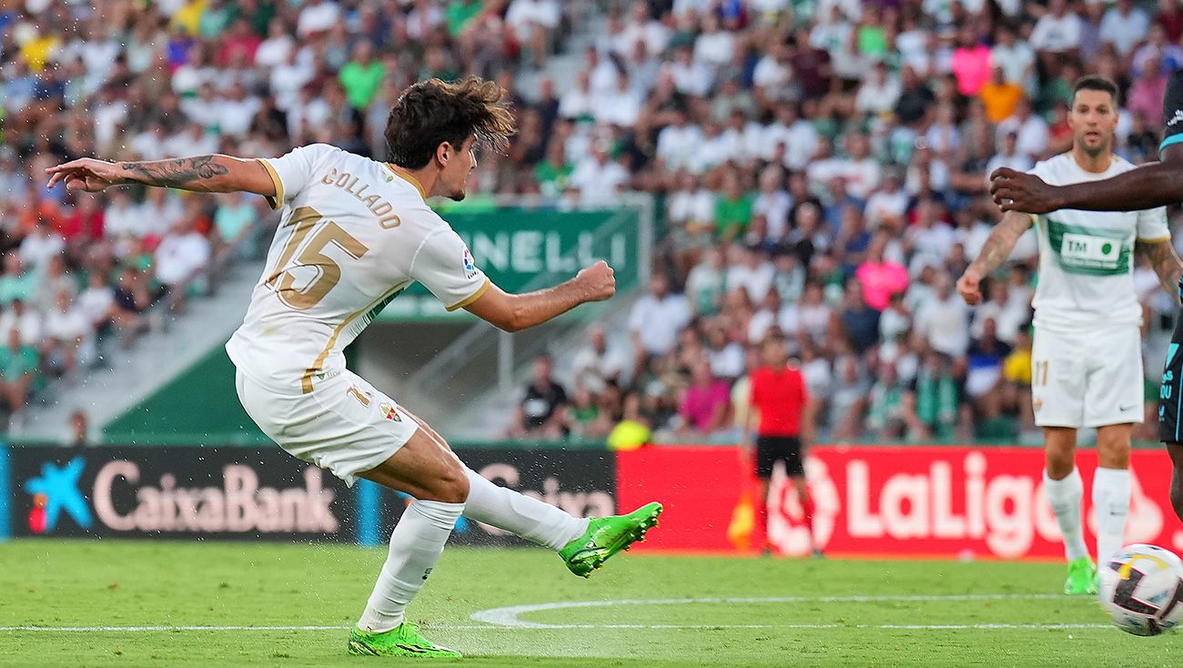 Alex Collado durante un partido con el Elche