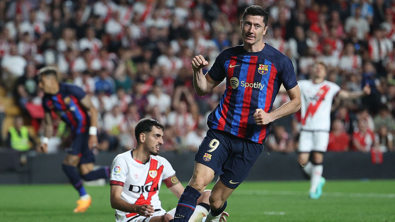 Robert Lewandowski celebrates his goal during Rayo-Barça (2-1)