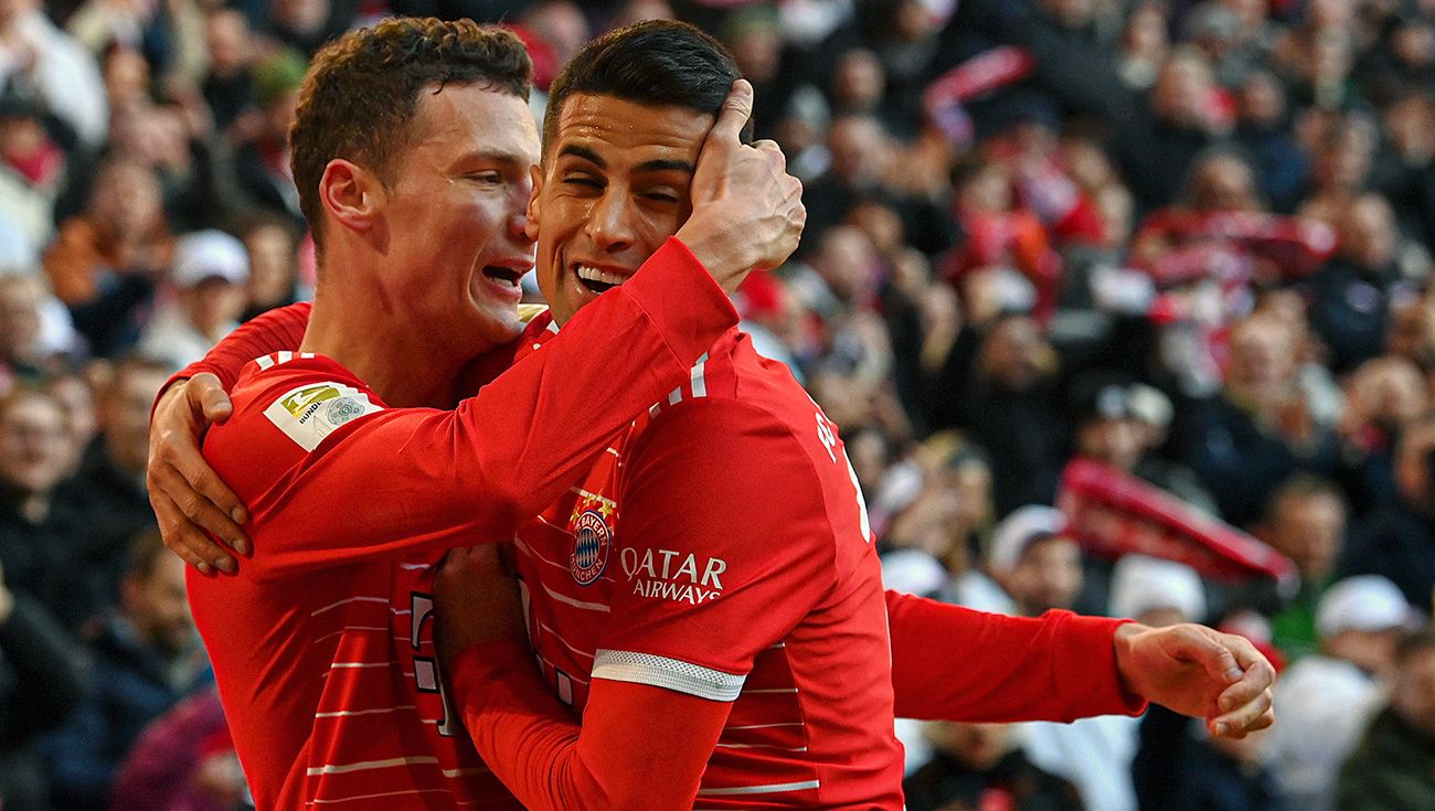 Pavard y Cancelo celebrando un gol con el Bayern