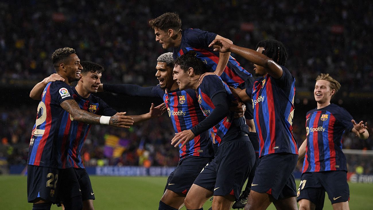 Jugadores del FC Barcelona festejan uno de sus goles ante el Betis (4-0)