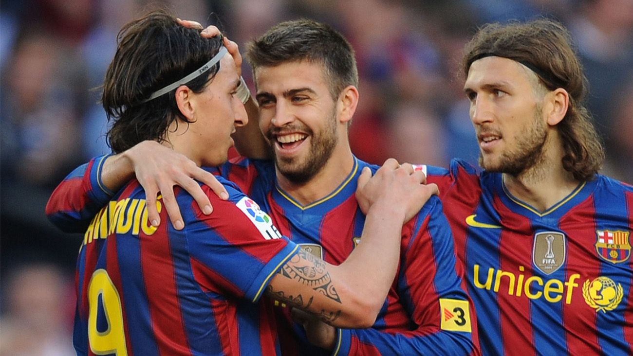 Dmytro Chygrynski junto a Zlatan Ibrahimovic y Gerard Piqué