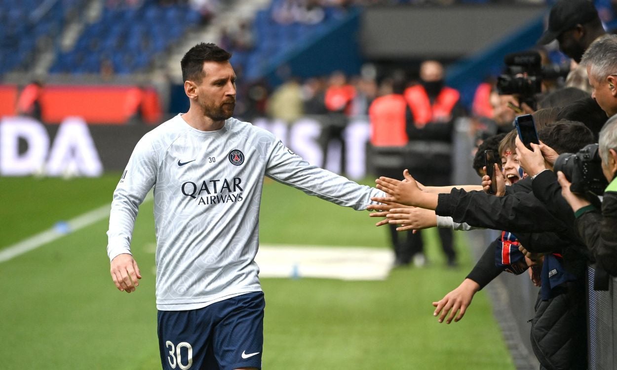 Lionel Messi en un calentamiento con el PSG