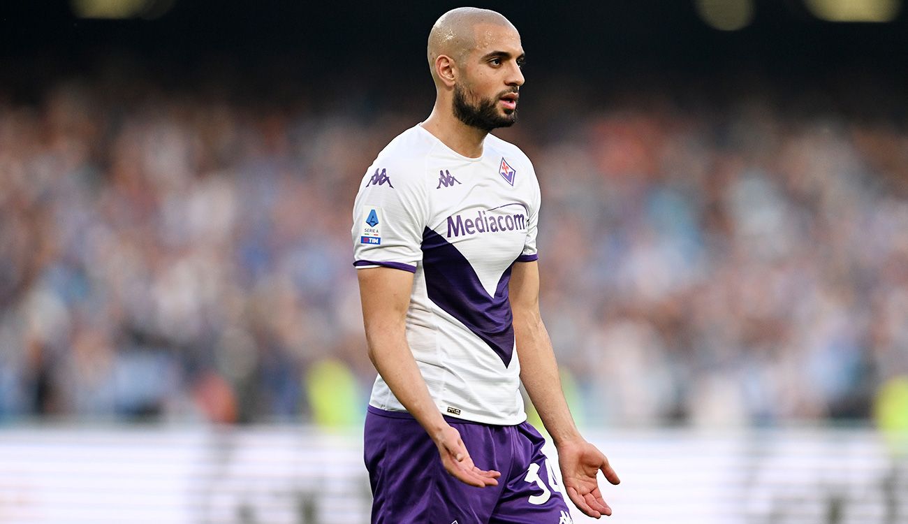 Amrabat en un compromiso con la Fiorentina