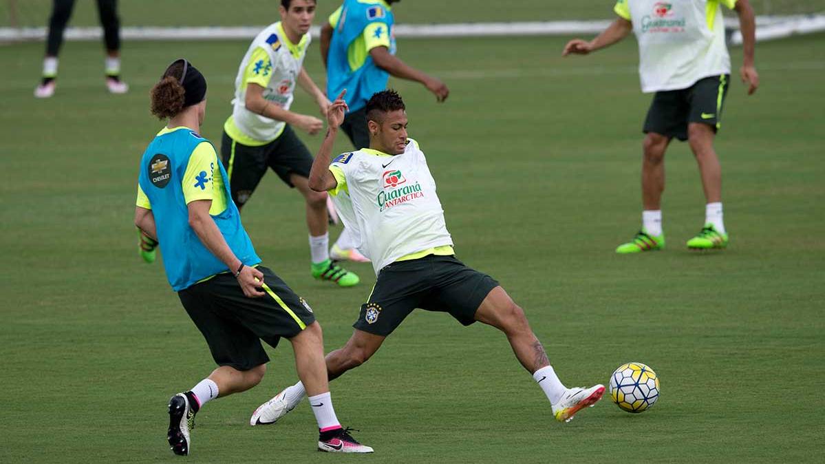Neymar Júnior en un entrenamiento con Brasil