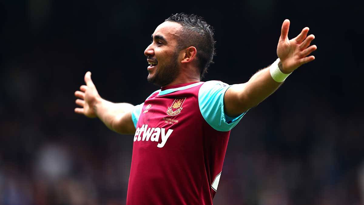 Dimitri Payet celebrating a goal with the West Ham this 2015-2016