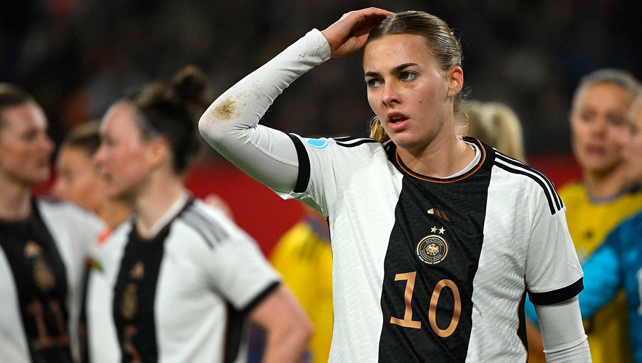 Laura Freigang durante un partido con Alemania