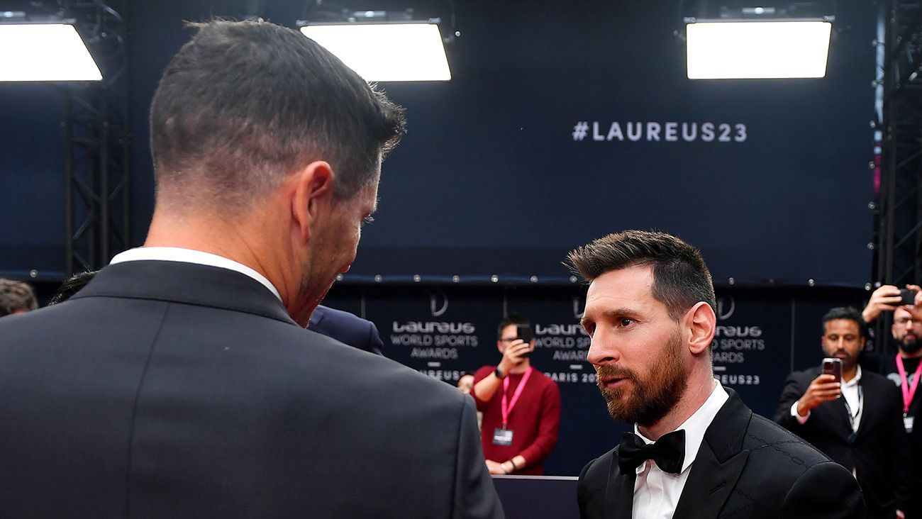 Lewandowski y Messi durante la gala de los Laureus 2023