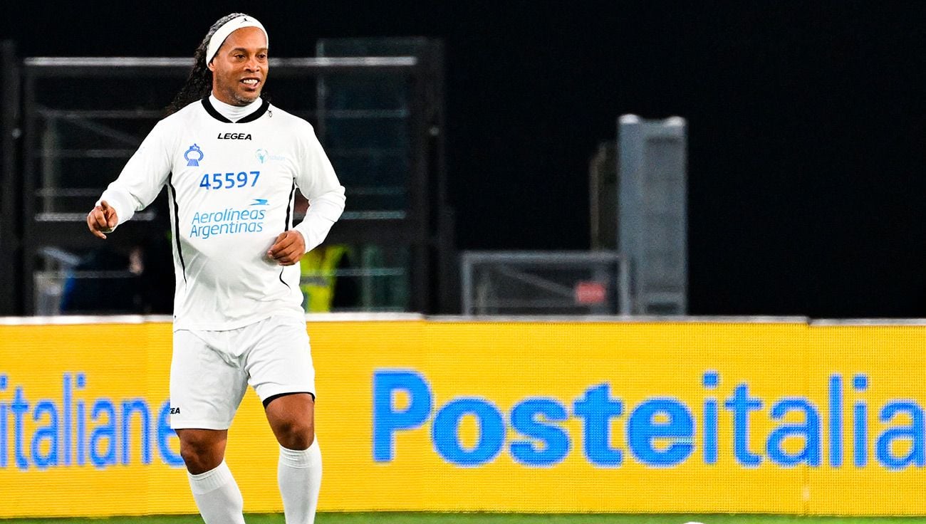 Ronaldinho durante un partido amistoso