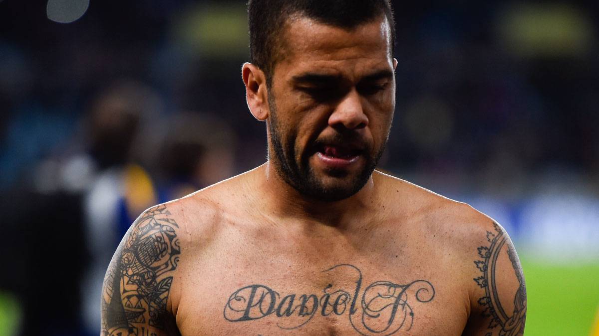 Dani Alves, after the elimination of Champions in the Calderón