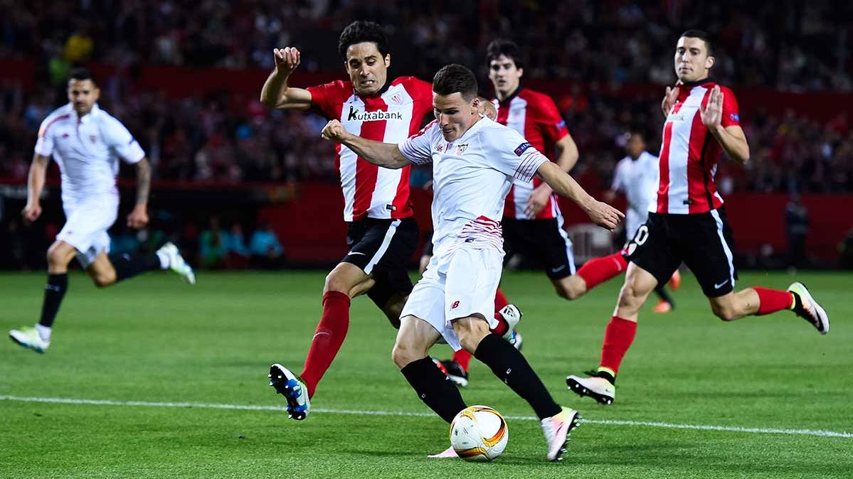 Gameiro Annotating a goal to the Athletic Club in the last party of Europe League