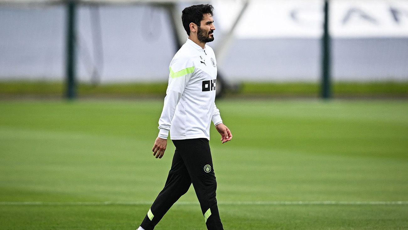 Ílkay Gündogan in a training session with Manchester City