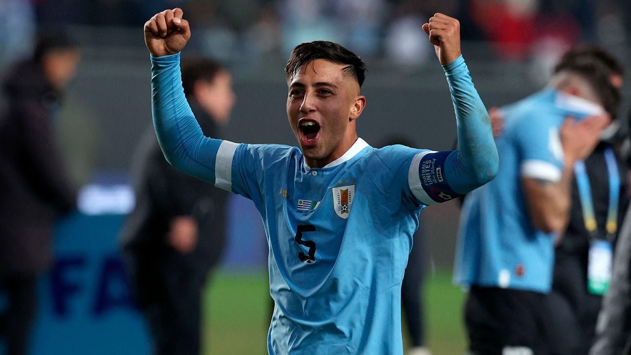 Fabricio Díaz celebra el triunfo de Uruguay en el Mundial Sub-20