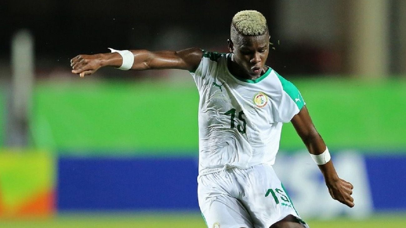 Mikayil Faye en un partido con la Sub 20 de Senegal